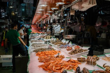 Boqueria pazarında balık durağı