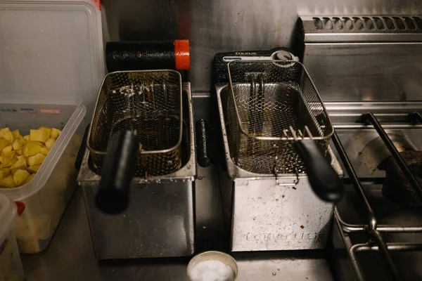 Fritadeira Vazia Uma Cozinha Restaurante — Fotografia de Stock