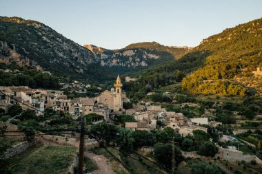 Mallorca kasabası Valldemossa 'nın panoramik görüntüsü