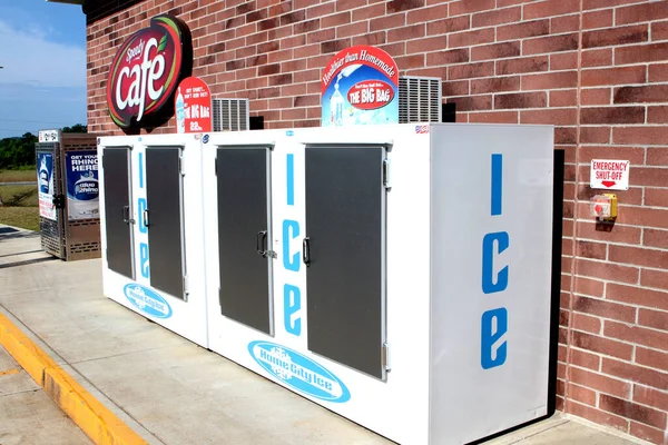 Cartersville Maio 2020 Ice Machine Possui Sacos Gelo Congelado Para — Fotografia de Stock
