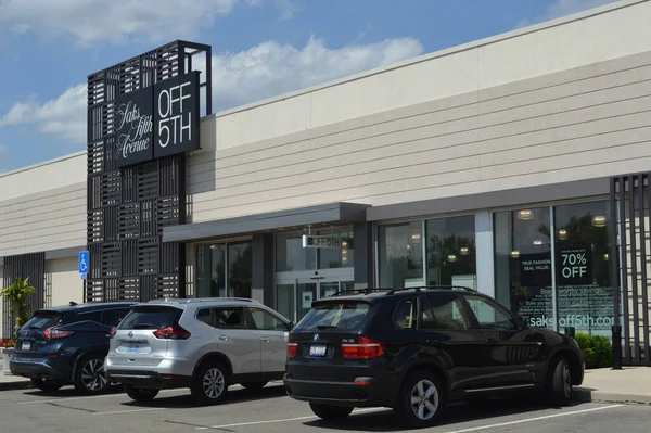 Columbus Ohio Usa Juni 2019 Saks Fifth Avenue Amerikansk Kedja — Stockfoto