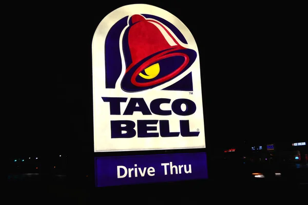 Columbus Ohio Usa June 2019 Taco Bell Restaurant Night Sign — Stock Photo, Image