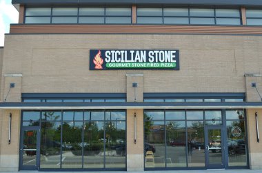 Columbus, Ohio-ABD 14 Temmuz 2019: Sicilya Taşı, Polaris, Ohio 'da ateşlenmiş bir pizza fırını.