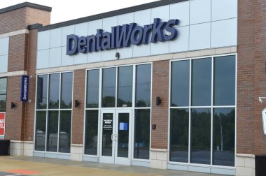 Cuyahoga Şelalesi, Ohio-ABD 26 Mayıs 2019: Diş Etütleri, 13 eyalette yaklaşık 150 kişilik bir ağla daha fazla insana uygun fiyatlı diş bakımı sunuyor.