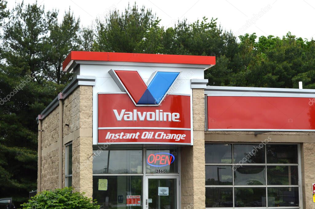 Cuyahoga Falls, Ohio-USA May 26,2019: Valvoline Instant Oil Change exterior and Logo. Valvoline Instant Oil Change provides automobile preventative maintenance.