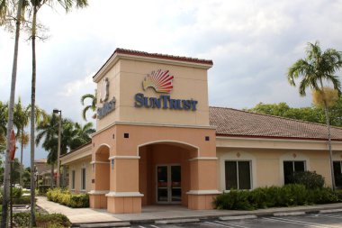 Mirimar, FL-USA 08 Mayıs 2019, SunTrust Banks, Inc., ABD 'li banka holdingi. En büyük yan kuruluş SunTrust Bank 'tır. 31 Mart 2018 itibarıyla 199 milyar ABD Doları varlığa sahipti.