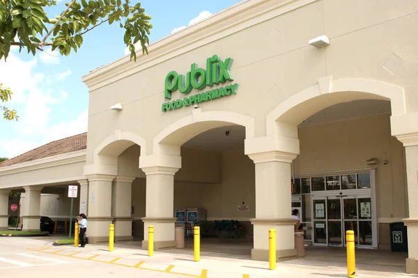 Mirimar, FL-USA 08 Mayıs 2019, Publix Super Markets, kısaca Publix, merkezi Lakeland, Florida 'da bulunan bir Amerikan süpermarket zinciri.