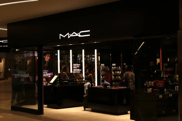 Atlanta, GA-USA 10 Mayıs 2019: Atlanta-Hartsfield Havaalanı 'ndaki MAC Mağazası. 