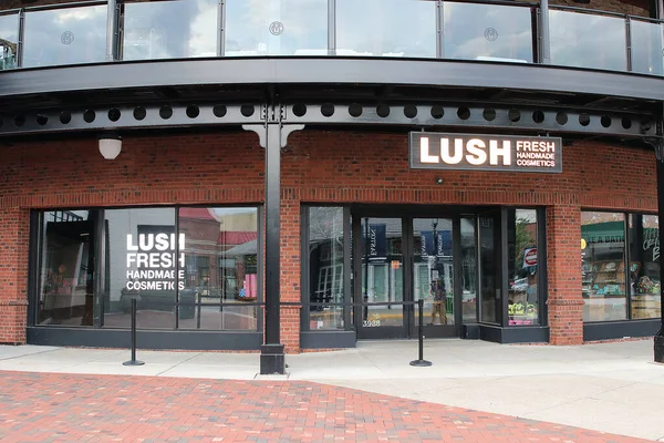 Columbus Ohio Junio 2020 Lush Cosmetic Una Cadena Minorista Especializada — Foto de Stock