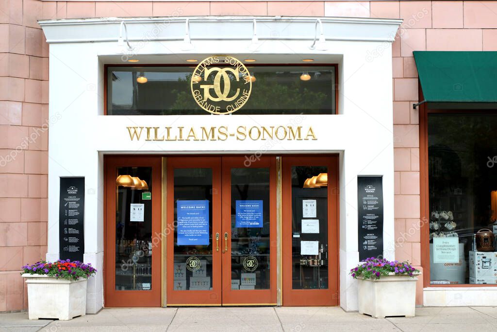 Columbus, Ohio June 25, 2020.Williams-Sonama Store. High end retail of household goods and accessories.