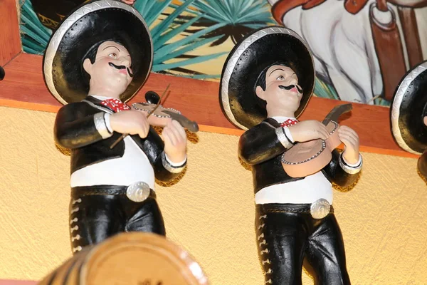 Columbus Ohio Maio 2020Figuras Desempenho Mexicanas Usando Sombreros Com Instrumentos — Fotografia de Stock