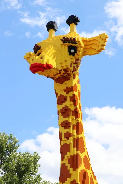 Columbus Ohio Agosto 2020Giant Lego Giraffe Aparece Frente Tienda Legoland — Foto de Stock