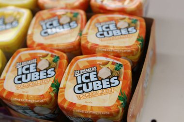 Columbus Ohio 5 Ekim 2020 Buzkıran Buz Küpleri Çiğneme Sakızı.