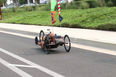 Seal Beach CA 29 Eylül 2020 Ergonomik Triton kruvazörüyle mahallede geziniyor..