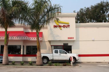 Lawndale CA Sept 15, 2020 In-N-Out Burger, Kaliforniya ve Güneybatı Amerika Birleşik Devletleri 'nde yer alan bir fast food restoran zinciri..