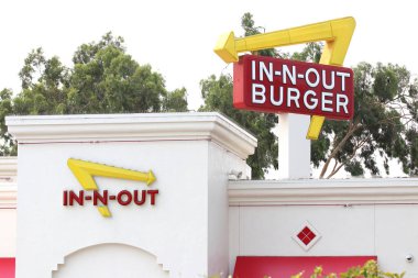 Lawndale CA Sept 15, 2020 In-N-Out Burger, Kaliforniya ve Güneybatı Amerika Birleşik Devletleri 'nde yer alan bir fast food restoran zinciri..