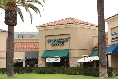 Manhattan Plajı CA Eylül 12, 2020 Starbucks Kahve Dükkanı.