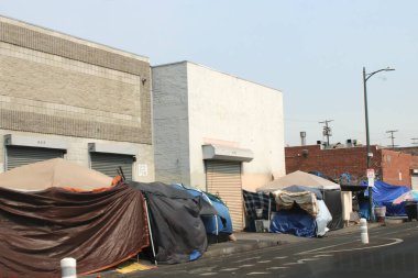 Los Angeles, CA 15 Eylül 2020 Skid Row Bölgesi. Sokaklar çadırlarla dolu. ABD 'deki evsizlerin durumunu gösteriyor..