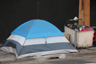 Los Angeles, CA 15 Eylül 2020 Skid Row Bölgesi. Sokaklar çadırlarla dolu. ABD 'deki evsizlerin durumunu gösteriyor..