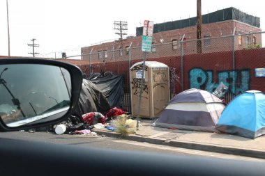 Los Angeles, CA 15 Eylül 2020 Skid Row Bölgesi. Sokaklar çadırlarla dolu. ABD 'deki evsizlerin durumunu gösteriyor..