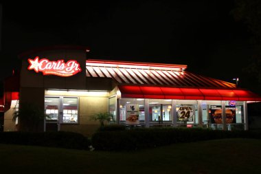 El Segundo, CA Eylül 15, 2020 Carl 'ın Küçük Hamburger Restoranı Geceleri. 