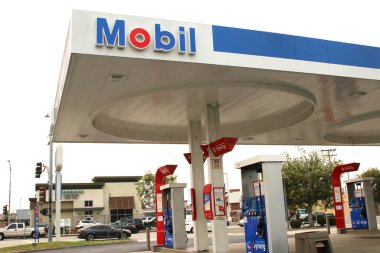 Gardena CA 12 Eylül 2020 Mobil Benzin İstasyonu