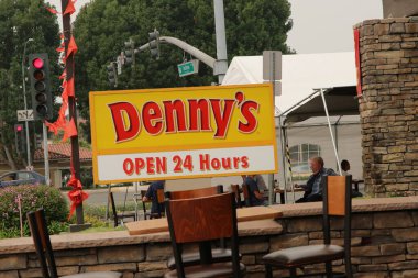 Torrance CA Sept 12, 2020 Denny 's, Amerikan yemek servisi tarzı restoran zinciri. ABD, Kanada, Kosta Rika, El Salvador, Meksika 'da 1600' den fazla restoran işletiyor..