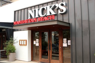 Manhattan Plajı, CA Eylül 12, 2020 Manhattan Plajı şehir merkezindeki Knicks Restoranı ve Bar Salonu.