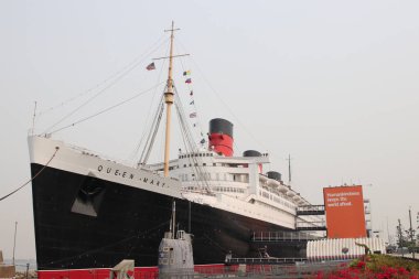 Long Beach, CA Eylül 14, 2020 Queen Mary Long Beach limanına park etti..