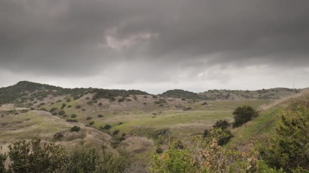 California Hills Przed Burzą Piorunami Burze Powszechne Południowej Kalifornii Zimą — Wideo stockowe