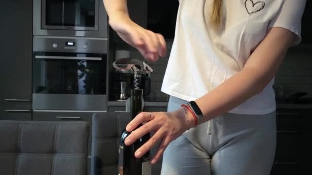 Young Girl Opens Bottle Wine Corkscrew Wine Kitchen Home Clothes — Stock Video