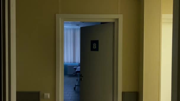 Porta Della Sala Medica Aperta Luce Lampeggia Come Film Horror — Video Stock