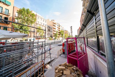 Madrid, İspanya. 19 Eylül 2025. Madrid, Delicias 'taki Palos de la Frontera metro istasyonundaki inşaat çalışmalarının editör fotoğrafı, 11. hattın genişlemesini ve kentsel altyapısını gösteriyor..