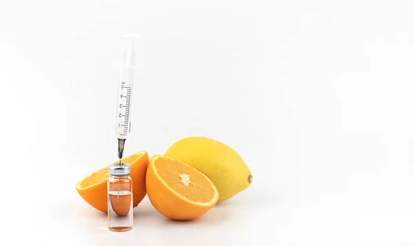 배경에는 이곁들여 오렌지와 레몬이 의약품 약리학 비타민 바이러스 — 스톡 사진