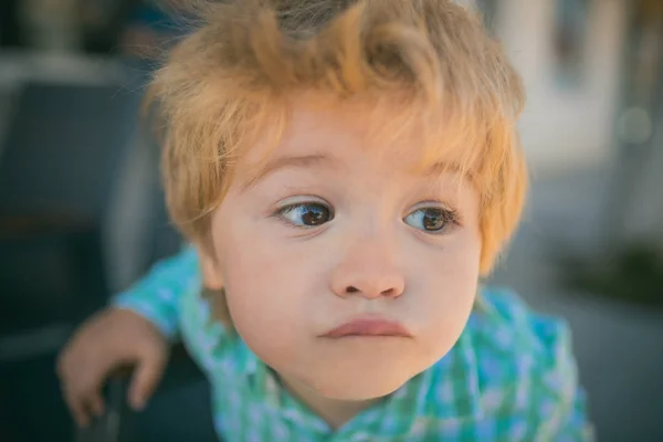 Grappige Jongen Kind Portret Close Funny Face Het Kind Stout — Stockfoto