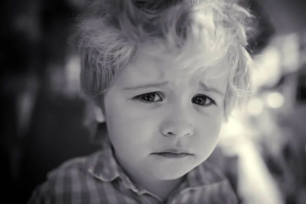 Naštvaný Smutný Kluk Melancholickou Náladu Černobílý Portrét Nešťastný Kid Samota — Stock fotografie