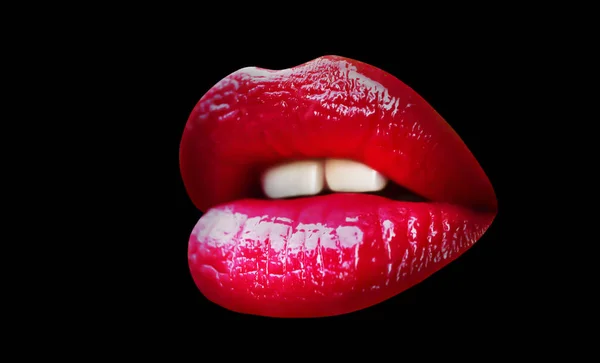Lippen Mit Lippenstift Auf Schwarzem Hintergrund Schönen Weiblichen Mund Isoliert — Stockfoto