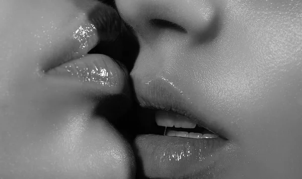 Tongue kiss girl