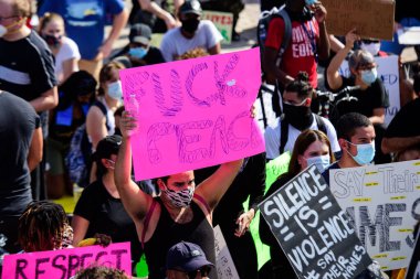 Miami Downtown, FL, ABD - 31 Mayıs 2020: barışçıl gösteriler. Siyahların Yaşamı Önemlidir. Birçok Amerikan vatandaşı George Floyd 'un ölümüne karşı barışçıl protestolara katıldı..