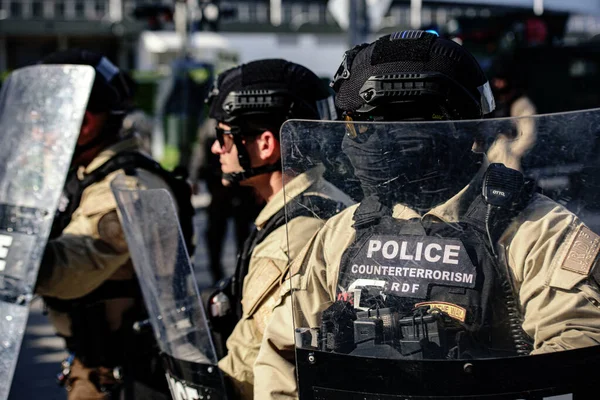 Miami Downtown, FL, Estados Unidos - 31 de mayo de 2020: Policía de Estados Unidos contra el terrorismo. Antiterrorismo RDF. Miami-Dade antiterrorismo . — Foto de Stock