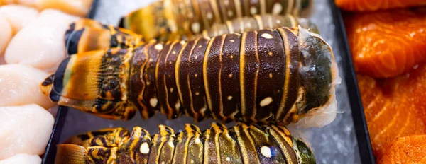 Queue de homard. Fruits de mer. Protéines. Aliments sains pour l'alimentation et la santé . — Photo