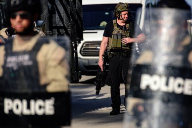 Miami Downtown, FL, ABD - 31 Mayıs 2020: Amerikan polisi.
