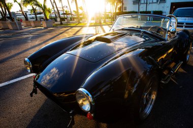 Miami, Florida, ABD - 2020 Haziran 'ında gün batımının ışında lüks bir araba. Süper araba. Güzel, pahalı bir araba. Beygir gücü.