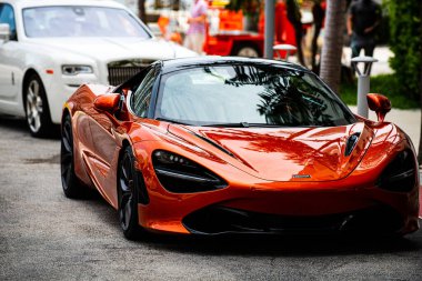 Miami, Florida, ABD - Haziran 2020 McLaren. Süper araba. Güzel, pahalı bir araba. Beygir gücü.