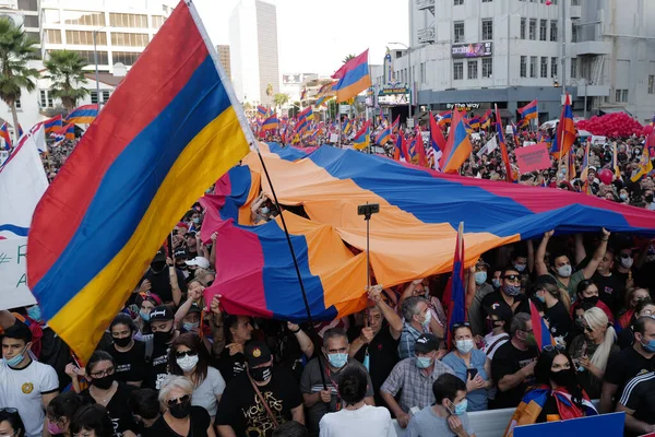 Los Angeles, California, SUA - octombrie 2020: Armenii protestează în SUA împotriva războiului din Artsakh. Regiunea Nagorno-Karabah. Diaspora armeană a organizat un protest împotriva agresiunii Azerbaidjanului în Artsakh . — Fotografie, imagine de stoc