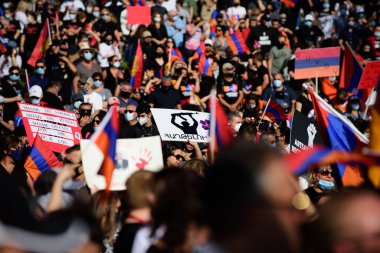 Los Angeles, California, ABD - Ekim 2020: Ermeniler Amerika ve Rusya 'dan Artsakh' taki saldırganlığı desteklememelerini istedi. Los Angeles 'ta gösteri ve protesto..