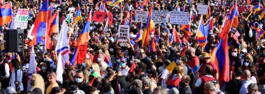 Los Angeles, Kaliforniya, ABD - Ekim 2020: Ermeniler Artsakh 'taki savaşı protesto ettiler. Dağlık Karabağ bölgesi. Ermeni diasporası Artsakh 'ta Azerbaycan' ın saldırganlığını protesto etti.
