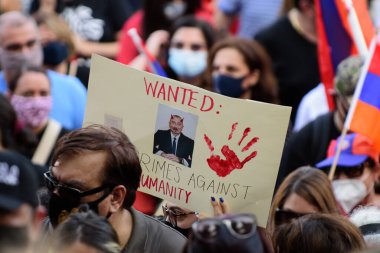 Los Angeles, Kaliforniya, ABD - Ekim 2020: Ermeniler Artsakh 'taki savaşı protesto ettiler. Dağlık Karabağ bölgesi. Ermeni diasporası Artsakh 'ta Azerbaycan' ın saldırganlığını protesto etti.