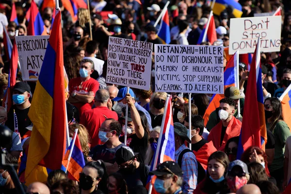 Los Angeles, Califórnia, EUA - outubro de 2020: os armênios protestam nos EUA contra a guerra em Artsakh. Região de Nagorno-Karabakh. A diáspora armênia realizou um protesto contra a agressão do Azerbaijão em Artsakh. — Fotografia de Stock