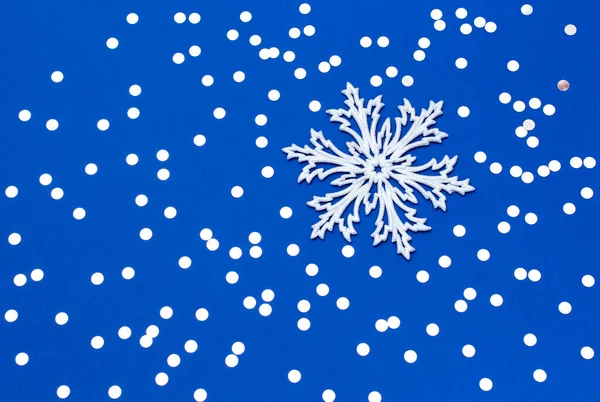 Winter Feestelijke Achtergrond Met Zilveren Confetti Decoratieve Sneeuwvlok Kerstmis Nieuwjaar — Stockfoto